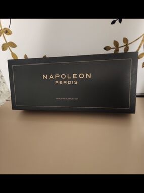 Napoleon Perdis Black and Gold Makeup Brush Set Box